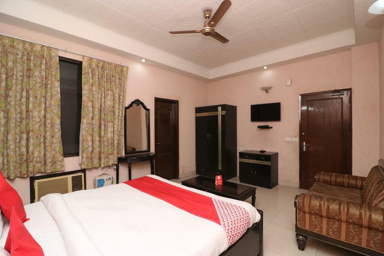 Oyo 24672 Bharat Guest House Dillí Exteriér fotografie